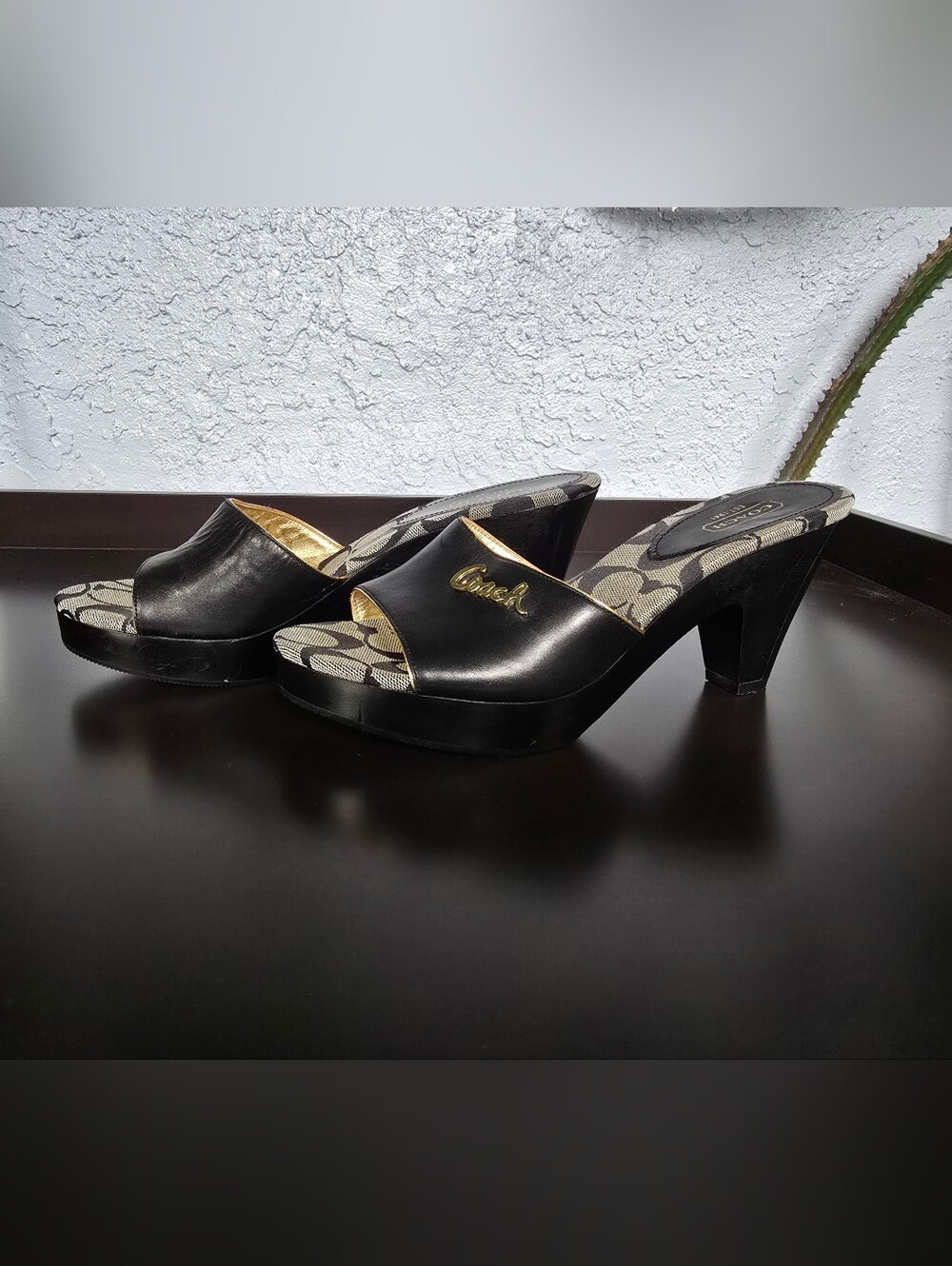 Coach Kathie Black Sandals in Signature Jacard with Gold Tone Logo in Size 8.5 - Picture 2 of 5